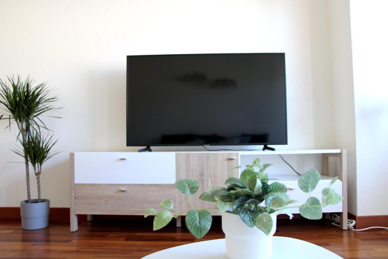 Cozy Apartment With Free Parking & Close To Lake Lugano Exterior foto